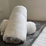 Cozy Liverpool Apartment With 2 Bedrooms