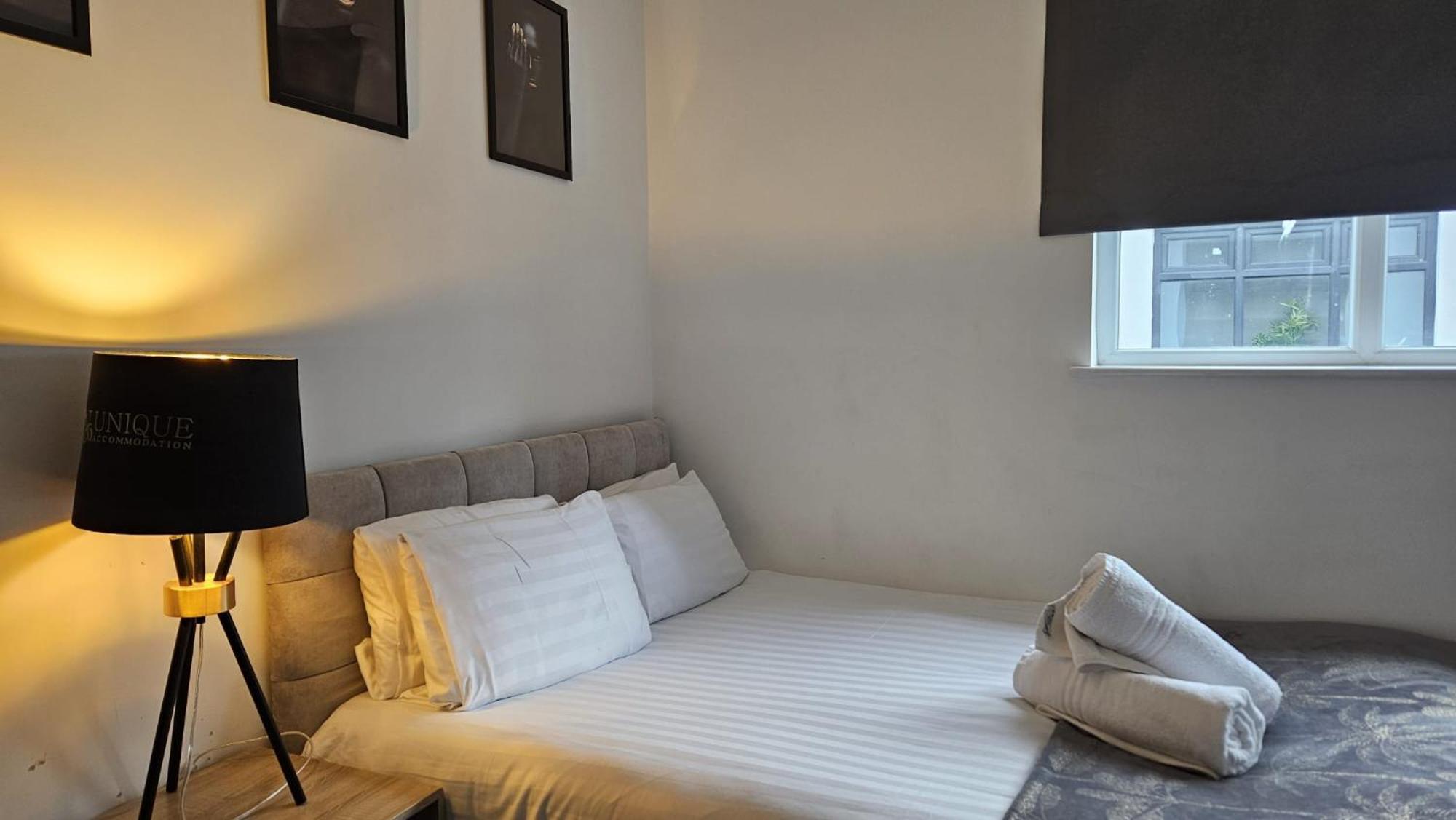 Cozy With 2 Bedrooms *